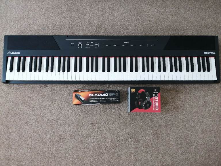 Alesis Recital Digital Piano + Pro10 Studio headphones + Sustain Pedal