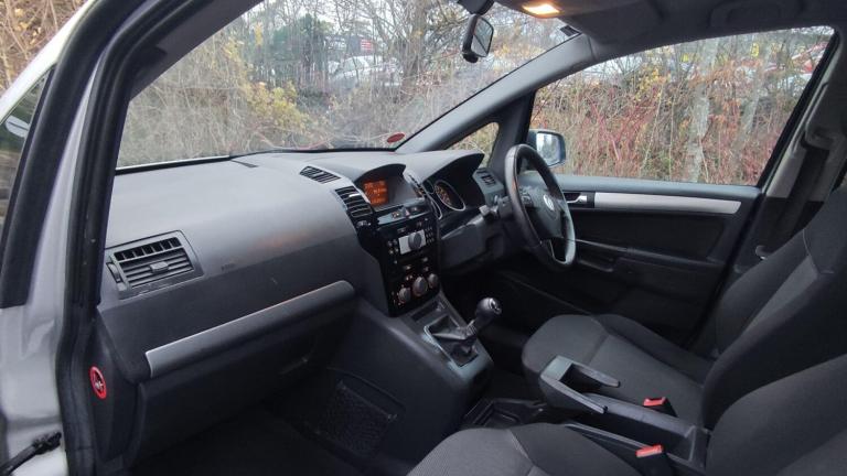 2012 Vauxhall Zafira 1.6 16V Exclusiv Euro 5 5dr MPV Petrol Manual