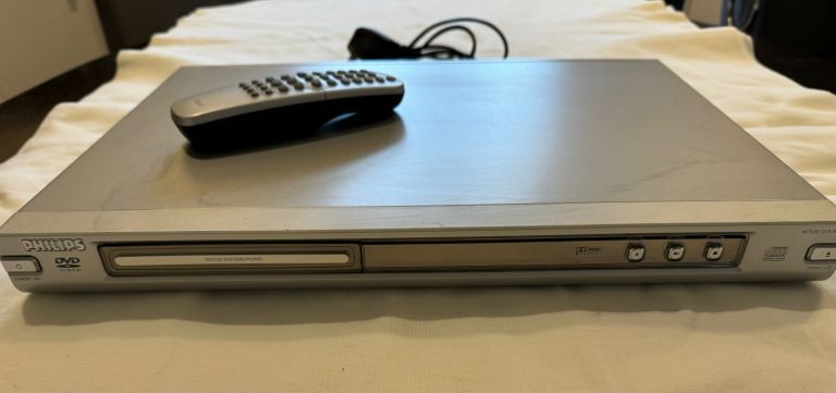 Philips DVD Player with Remote Control – Silver, Good Condition