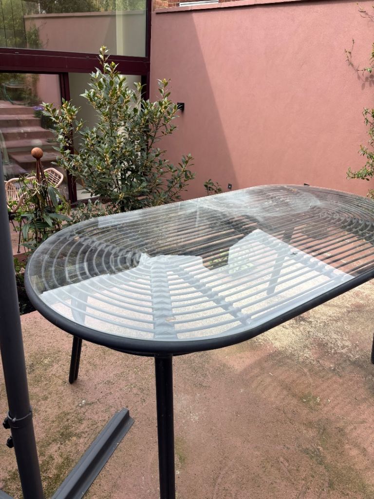 Free garden table