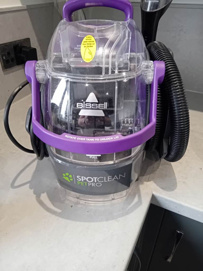 Bissell SpotClean Pet Pro Carpet Cleaner – Good Condition