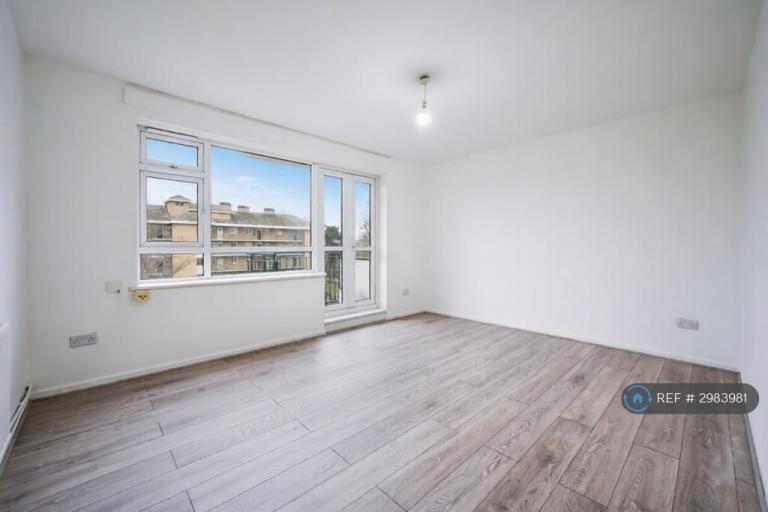 2 bedroom flat in Weydown Close, London, SW19 (2 bed) (#2983981)