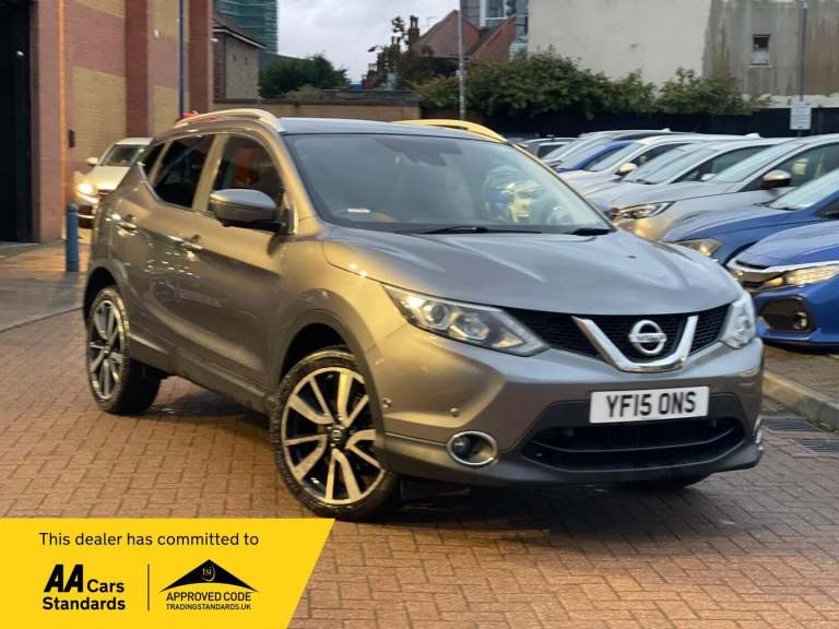 2015 Nissan Qashqai 1.2 DiG-T Tekna 5dr HATCHBACK PETROL Manual