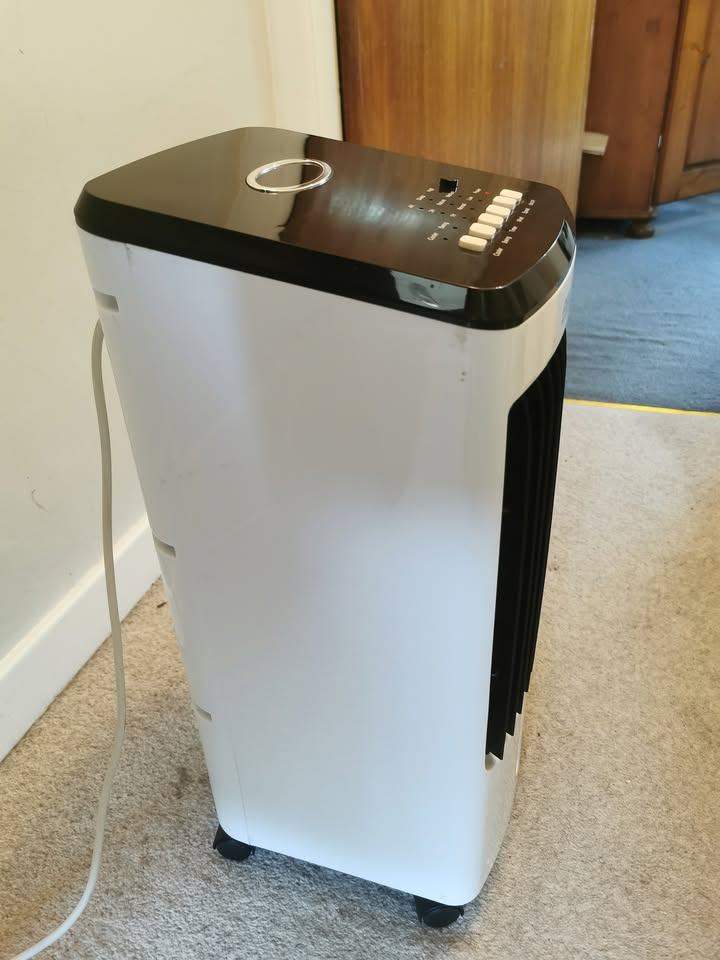 Arlec Portable Air condtioner/cooler and fan. Medium size room. Perfect working order ICE COLD!