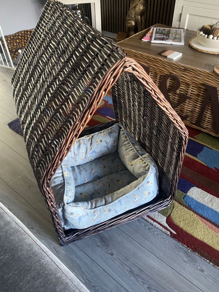 Wicker dog house / bed 