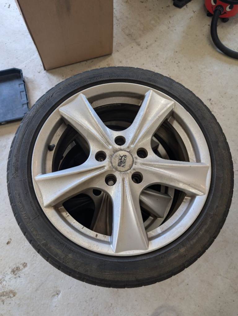 Set of 4x 17" BMW fitment (5x120) Alloys with Tyres
