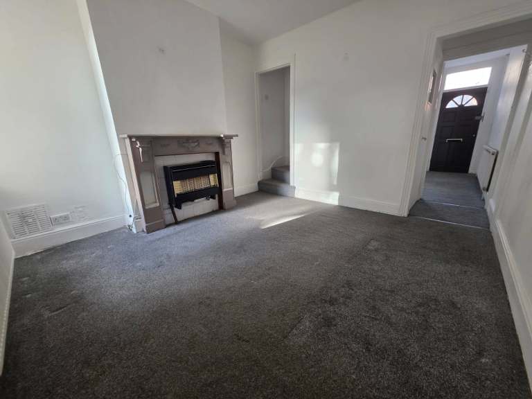 Spacious 3 Bedroom House in Bury Park - Available Now