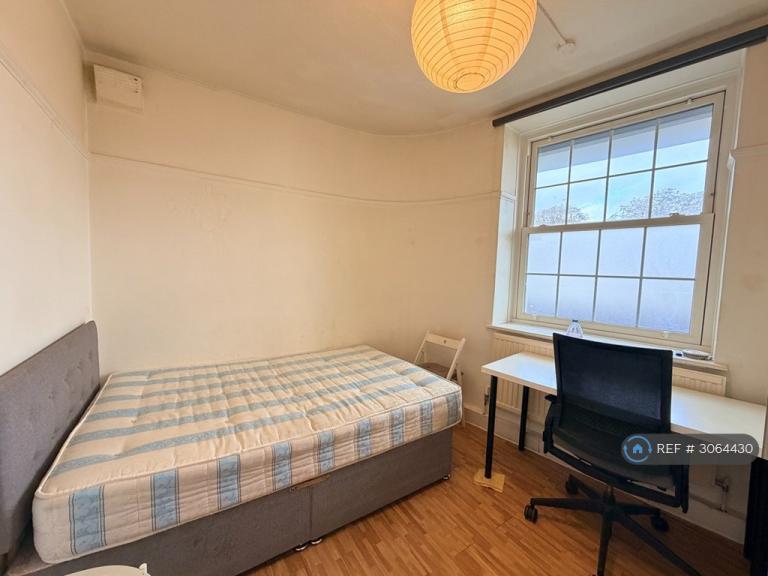 1 bedroom in Becklow Gardens, London, W12 (#3064430)