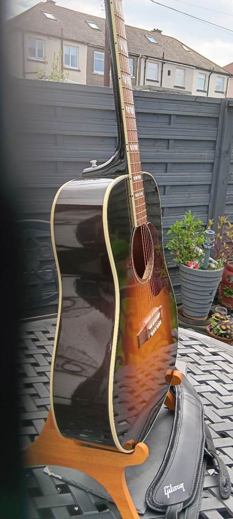 GIBSON HUMMINGBIRD PRO £1500