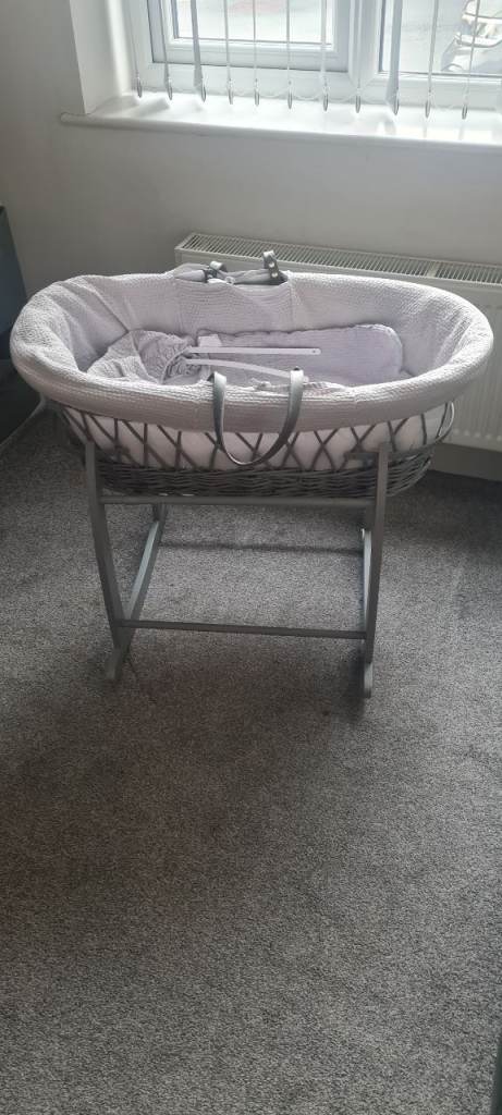 Moses basket with  stand