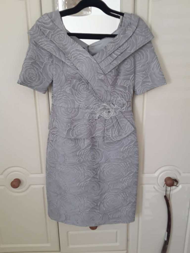 LOVELY SILVER GREY DRESS SIZE 10 IN EXCELLENT CONDITION COST £250.00 WANTING £49.00
