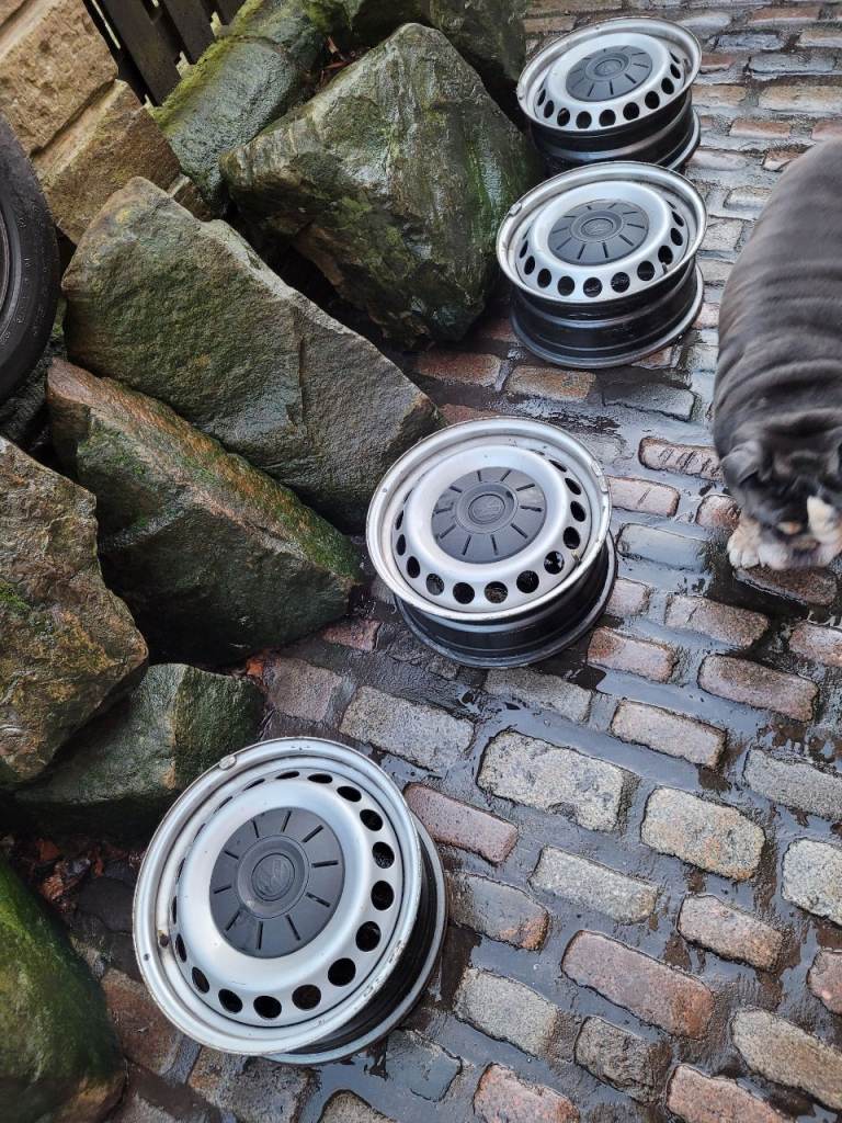 4x realy Clean VW CRAFTER 5 STUD 16INCH RIMS WITH HUB CAPS 