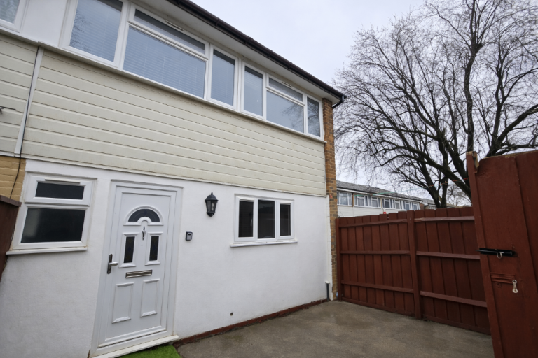 Unit 1, 63 Dovedale Close, UB9 6DQ - STUIDO FLAT AVAILABLE IMMEDIATELY!