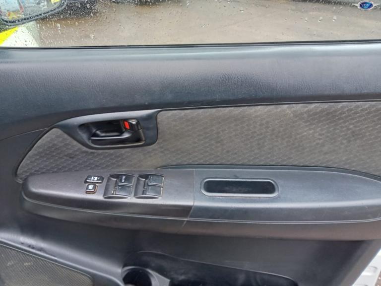 TOYOTA HILUX 2.5 D-4D Active White Manual Diesel 2016