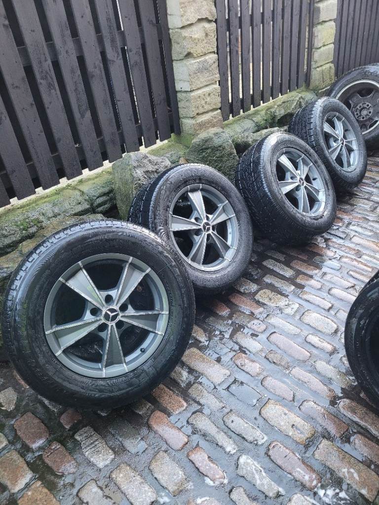 4x mercedes Benz 17inch alloys with good tyres size 255 60 17
