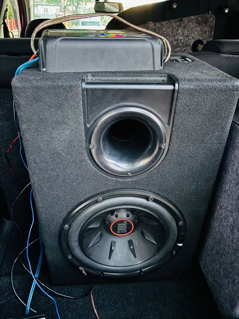 JBL 12” Slipstream Subwoofer + Pioneer GM-D8701 Amplifier – Powerful Bass Setup