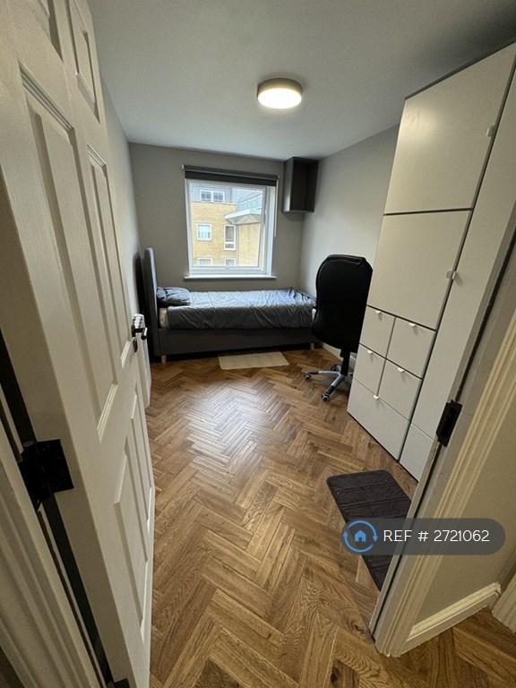 2 bedroom flat in Cline Road, London, N11 (2 bed) (#2721062)