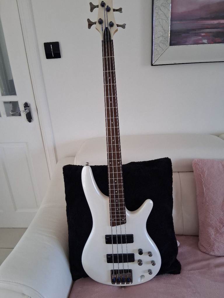Lovely Ibanez SR300 Bass Guitar. 4 string.