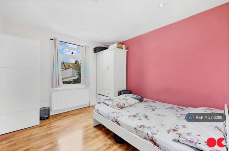 6 bedroom house in Neville Road, London, E7 (6 bed) (#2713269)