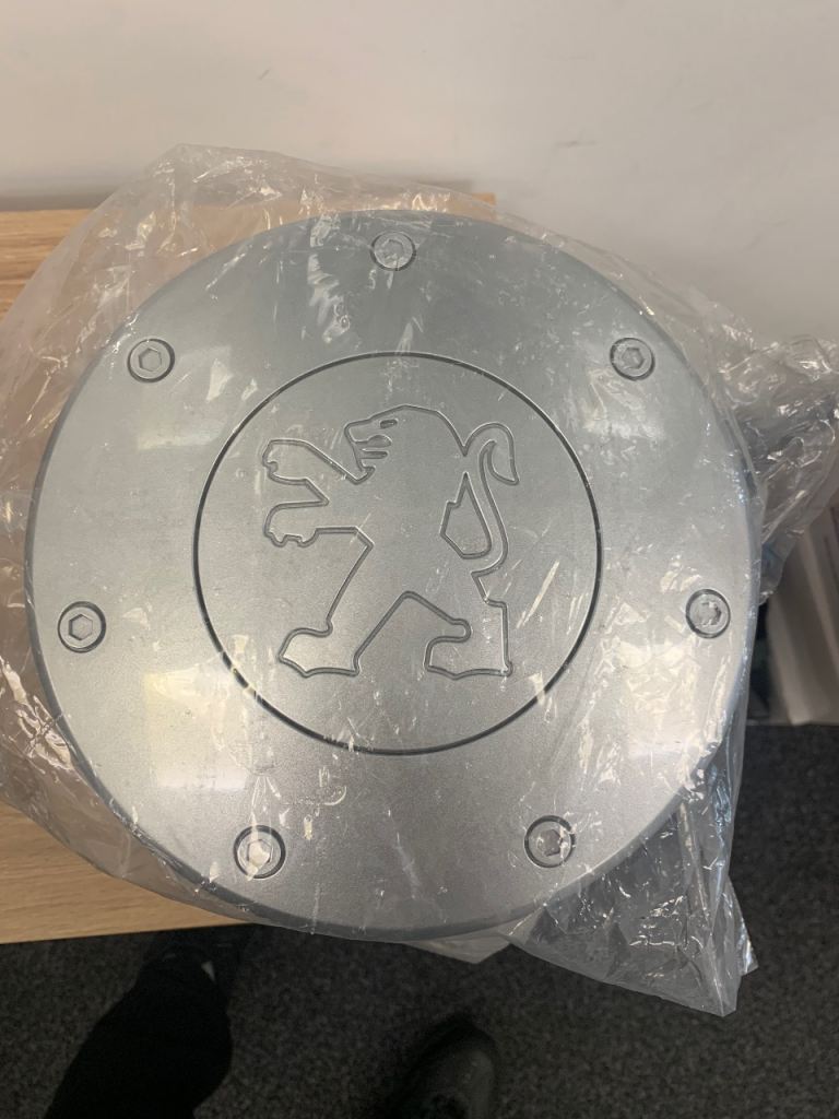 Peugeot Expert centre caps