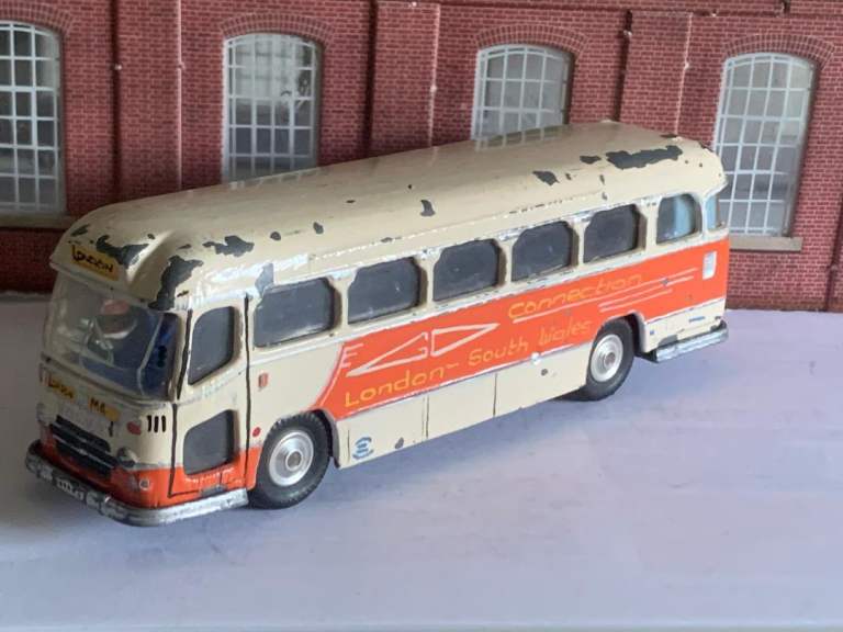 SCALE MODEL BUS ex-MIDLAND RED Motorway Coach