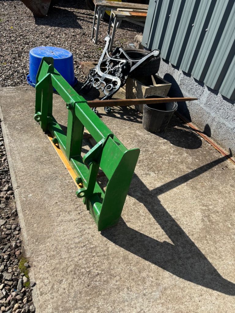 Tractor loader bale spike