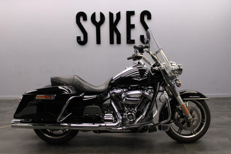 2020 Harley-Davidson FLHR Touring Road King in Vivid Black