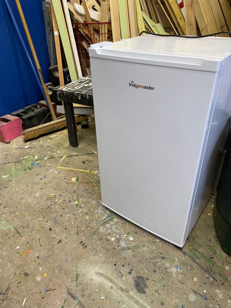 SOLD.   Fridgemaster Undercounter Fridge – White, Good Condition