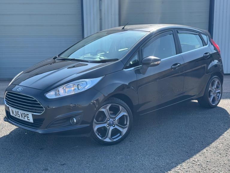 2015 Ford Fiesta Zetec 1.6 Petrol AUTOMATIC - Very Low Milage- Cheap