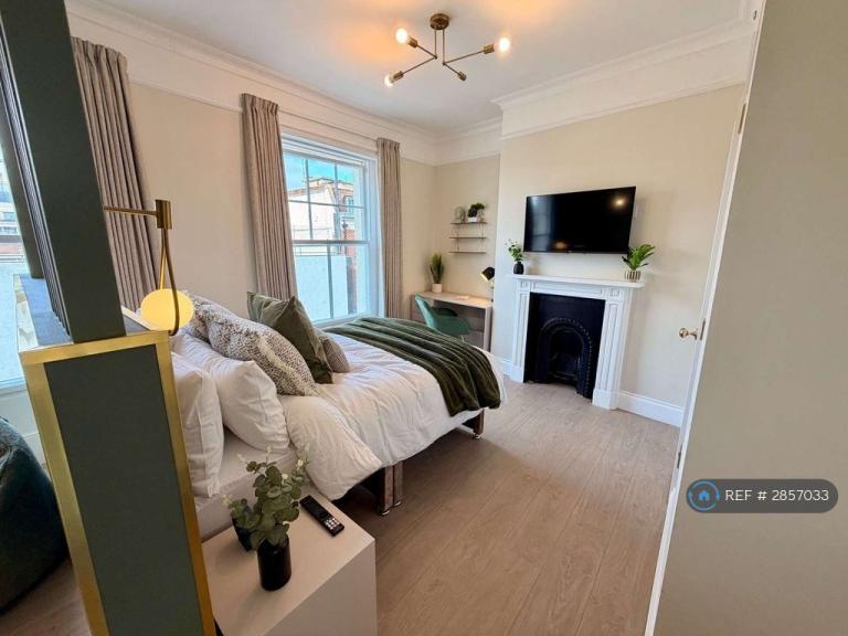 1 bedroom in Clarence St, Gloucester, GL1 (#2857033)