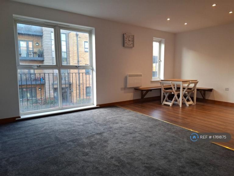 2 bedroom flat in Optical Court, Southend-On-Sea, SS2 (2 bed) (#1761875)