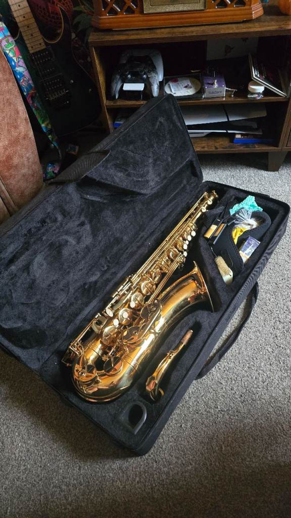 Lade tenor saxophone with case and accessories 