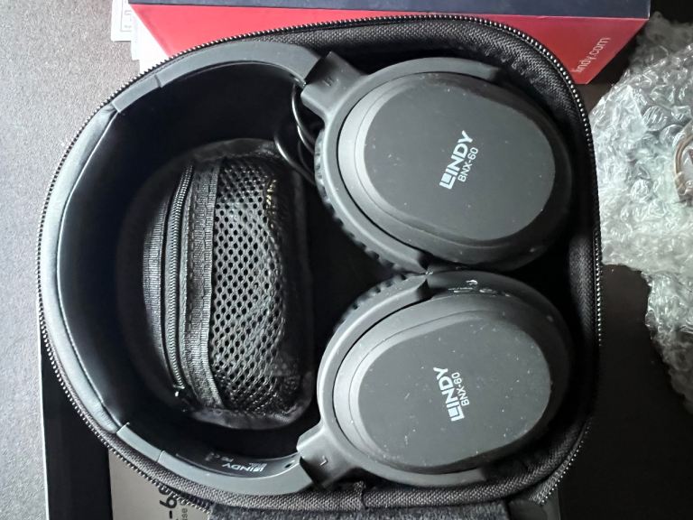 Lindy BNX-60 noise cancelling