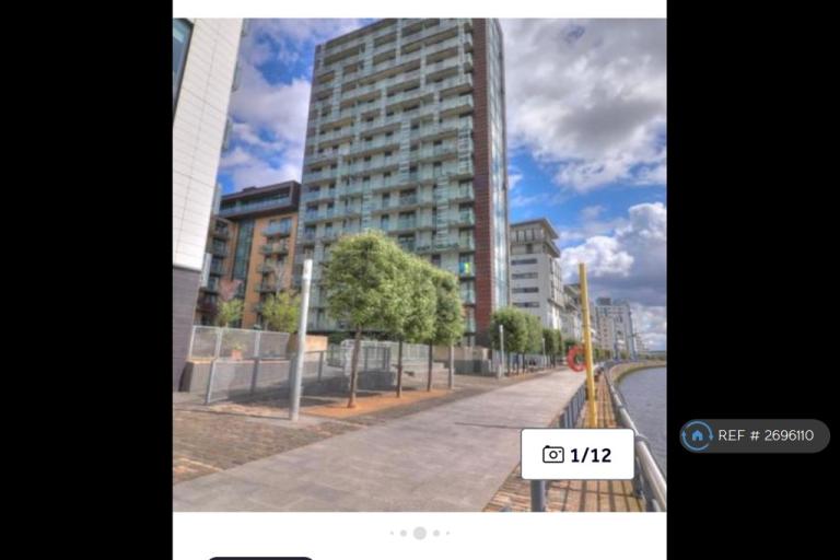 2 bedroom flat in Castlebank Place, Glasgow, G11 (2 bed) (#2696110)