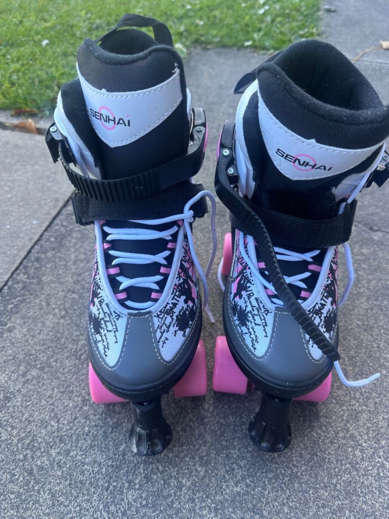 SENHAI Black & White Roller Skates with Pink Wheels, UK Size M (37-40)