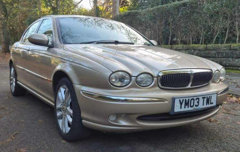 A Huge Service History. Excellent condition. 2 Previous Owners. Jaguar X-Type 2.1 V6 Classic Auto