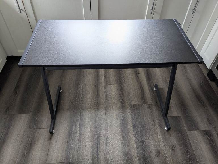 Black Z-Shaped Leg Desk – Good Condition