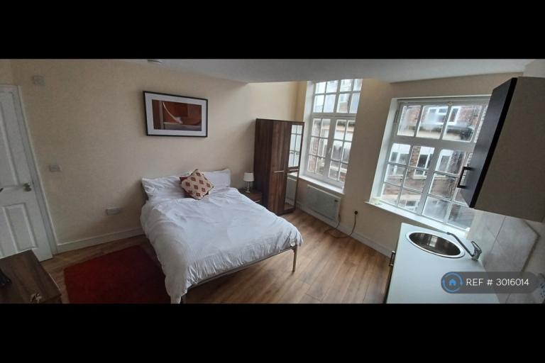 Studio flat in Percy St, Stoke-On-Trent, ST1 (#3016014)