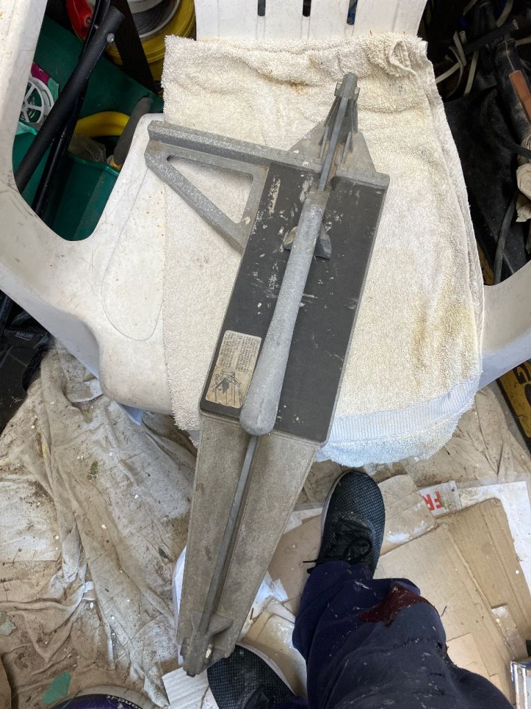 Tile cutter 