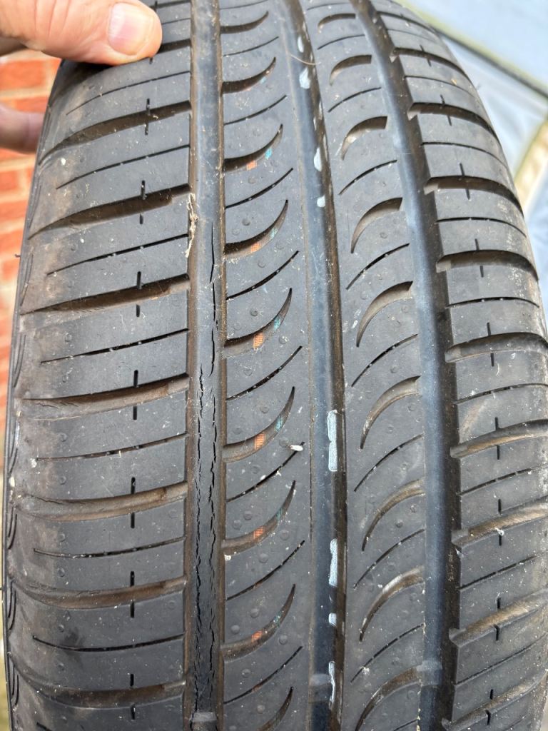 CAR TYRE FOR SALE