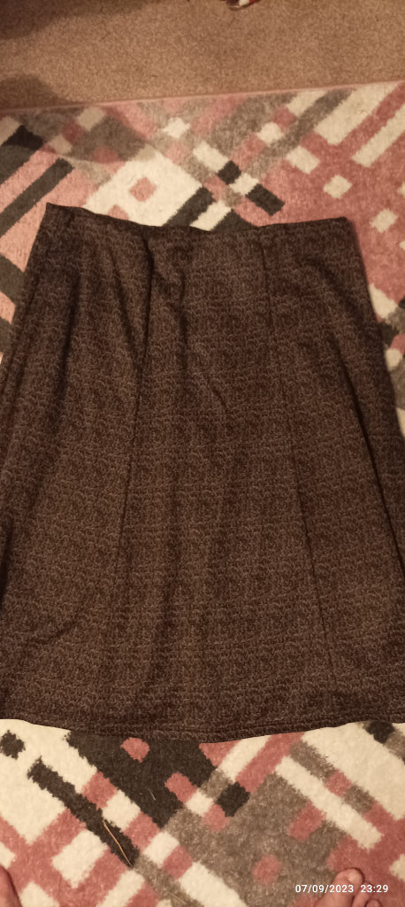 Size 16 Tartan Type Print Beige Cotton material knee length skirt for £2 