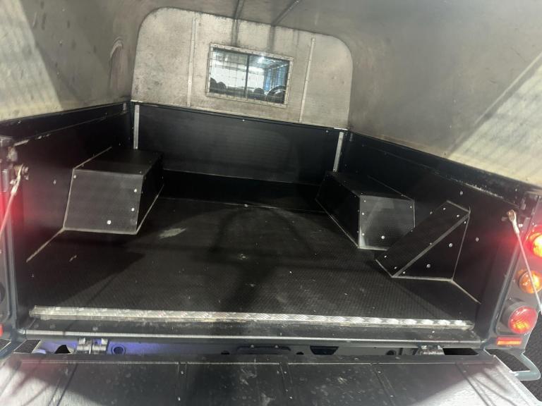 2016 Land Rover Defender Hi Capacity PickUp TDCi [2.2] PICK UP DIESEL Manual