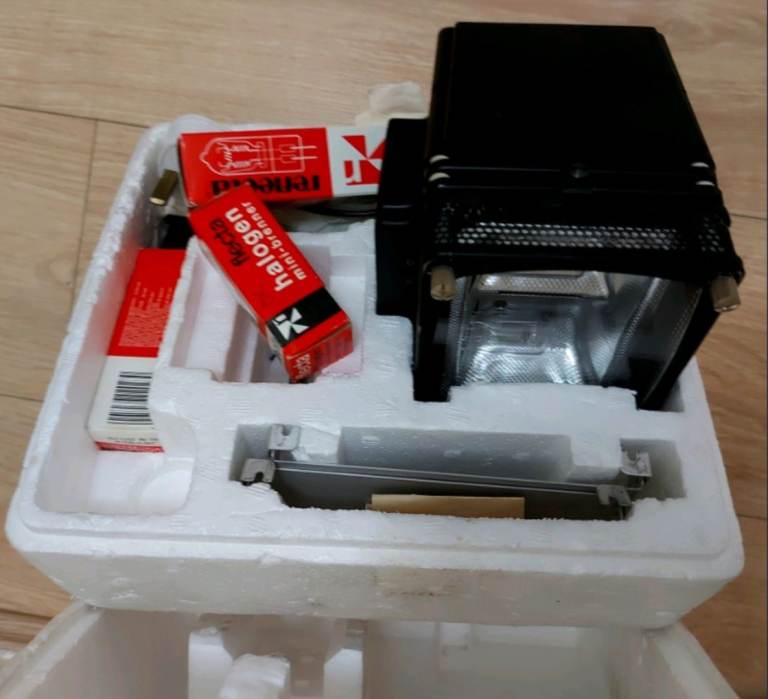 Vintage Flectalux Professional Studio Lighting Kit with Stand