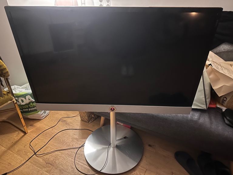 Loewe Connect ID 46 TV – Silver, Good Condition