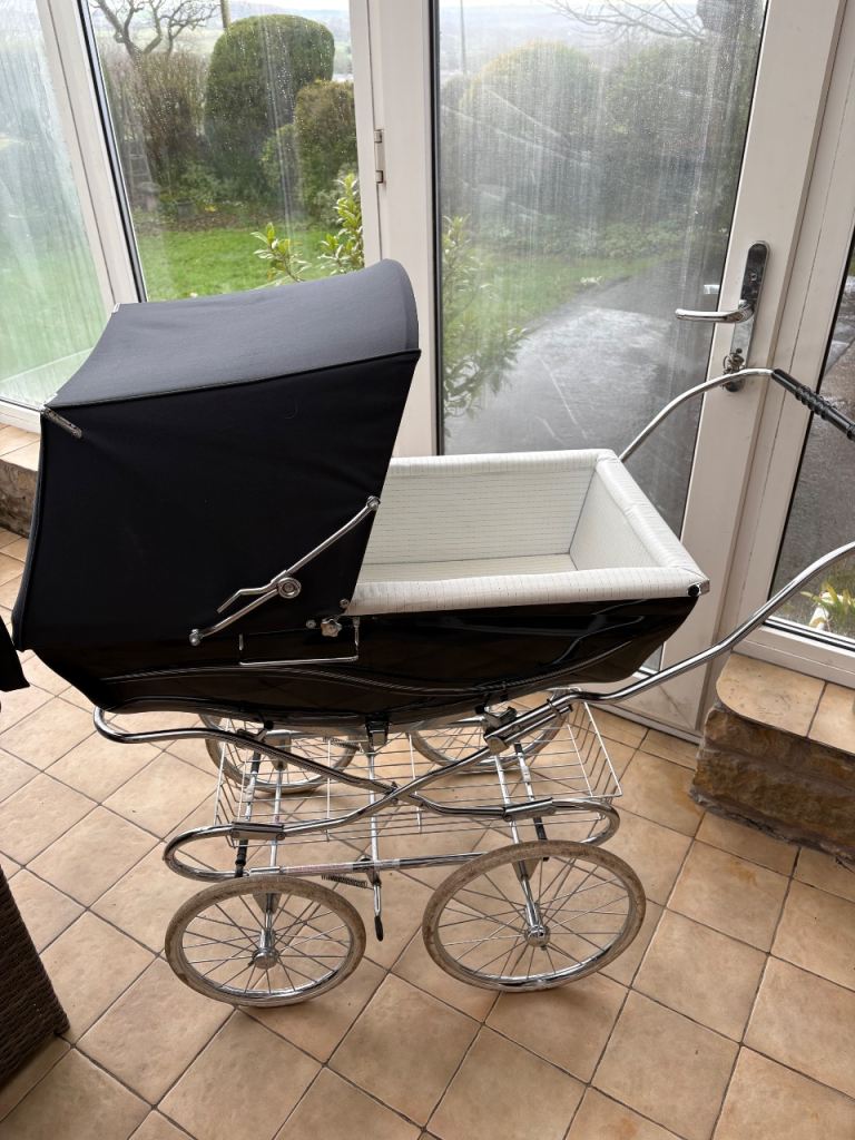 Silver Cross ‘Kensington’ Coach built pram