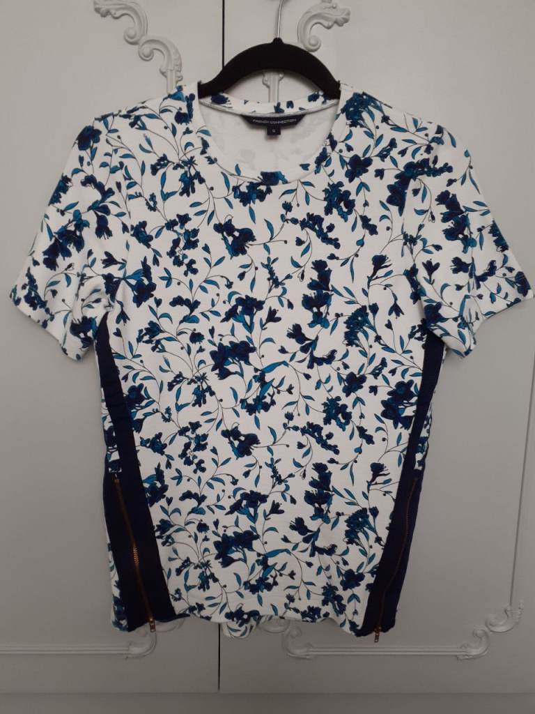 NEVER WORN - FRENCH CONNECTION TOP - SIZE SMALL