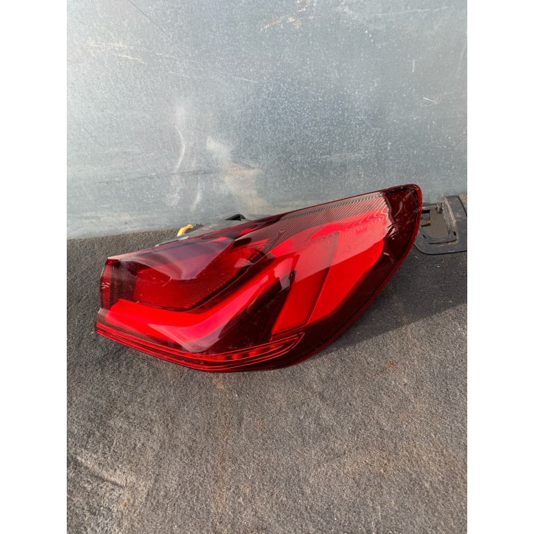BMW 1 SERIES F40 DRIVERS SIDE REAR LIGHT OUTER 