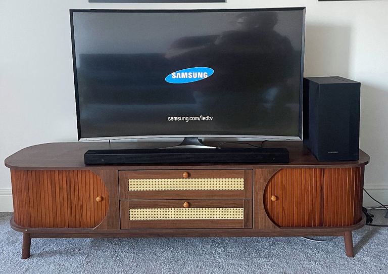 Samsung 48” Curved Full HD TV With Soundbar & Subwoofer