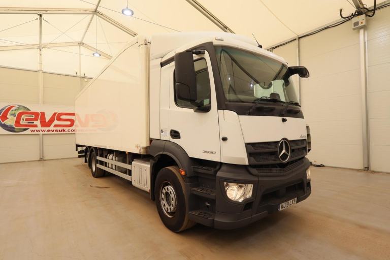 2019 (19 PLATE) Mercedes Benz Antos 2530 6x2 Euro 6 Refrigerated