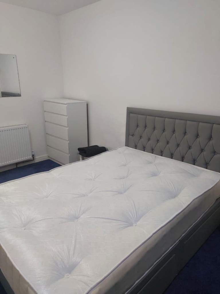 Spacious & Cosy Double Room For Rent AT UB5 4QE